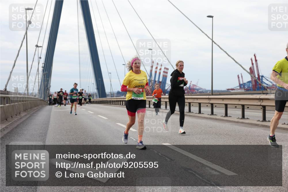 03.10.2025 - Köhlbrandbrückenlauf Lena Gebhardt http://msf.ph/oto/9205595 03.10.2025 16:01:45 Position 2 2025, 9535 meine-sportfotos.de