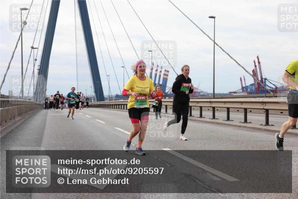 03.10.2025 - Köhlbrandbrückenlauf Lena Gebhardt http://msf.ph/oto/9205597 03.10.2025 16:01:45 Position 2 2025, 9535 meine-sportfotos.de