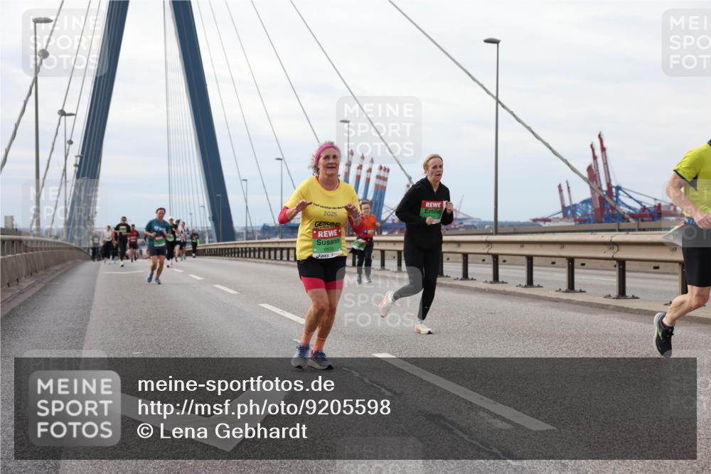 03.10.2025 - Köhlbrandbrückenlauf Lena Gebhardt http://msf.ph/oto/9205598 03.10.2025 16:01:45 Position 2 2025, 9535 meine-sportfotos.de