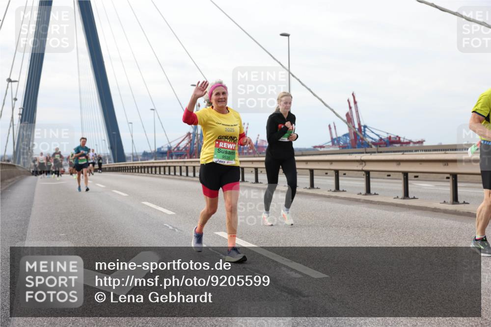 03.10.2025 - Köhlbrandbrückenlauf Lena Gebhardt http://msf.ph/oto/9205599 03.10.2025 16:01:46 Position 2 2025, 9535 meine-sportfotos.de