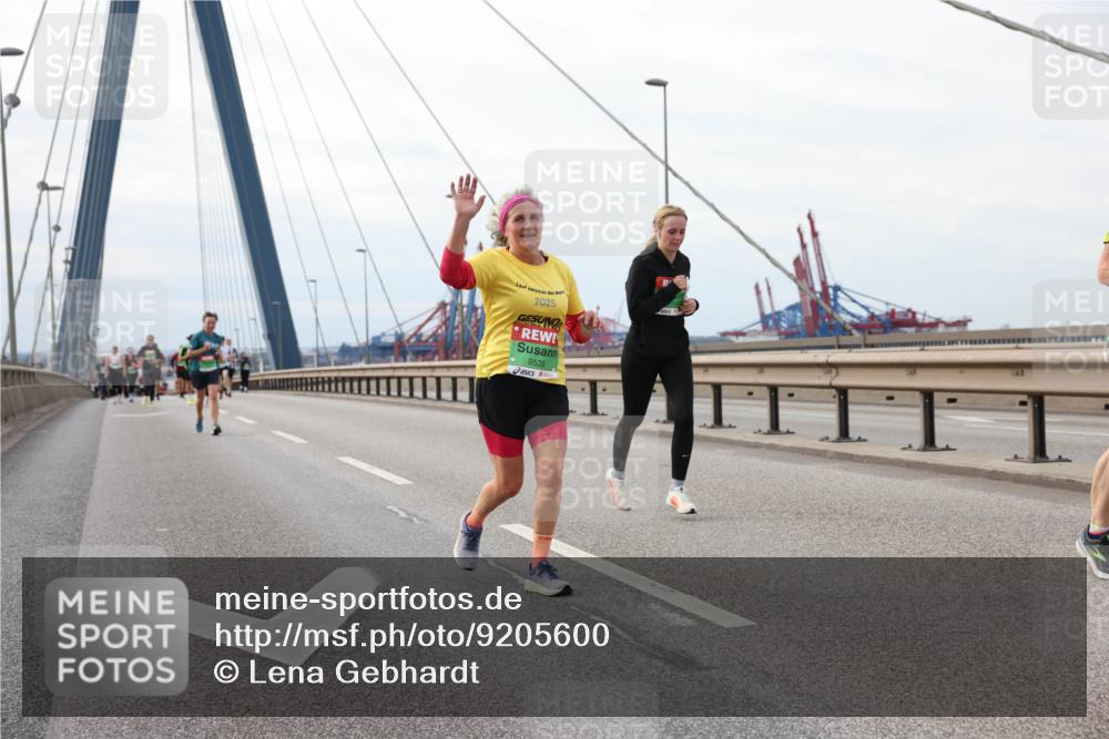 03.10.2025 - Köhlbrandbrückenlauf Lena Gebhardt http://msf.ph/oto/9205600 03.10.2025 16:01:46 Position 2 2025, 9535 meine-sportfotos.de
