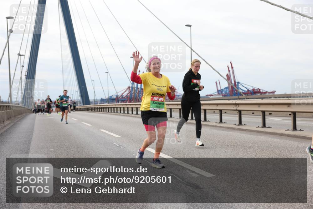 03.10.2025 - Köhlbrandbrückenlauf Lena Gebhardt http://msf.ph/oto/9205601 03.10.2025 16:01:46 Position 2 2025, 9535 meine-sportfotos.de