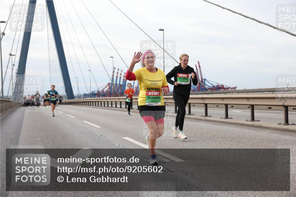 03.10.2025 - Köhlbrandbrückenlauf Lena Gebhardt http://msf.ph/oto/9205602 03.10.2025 16:01:46 Position 2 2025, 9535, 9111 meine-sportfotos.de