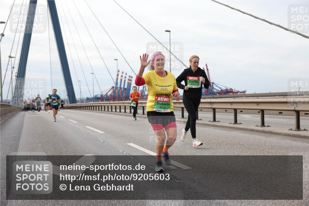 03.10.2025 - Köhlbrandbrückenlauf Lena Gebhardt http://msf.ph/oto/9205603 03.10.2025 16:01:46 Position 2 2025, 9535, 9111 meine-sportfotos.de