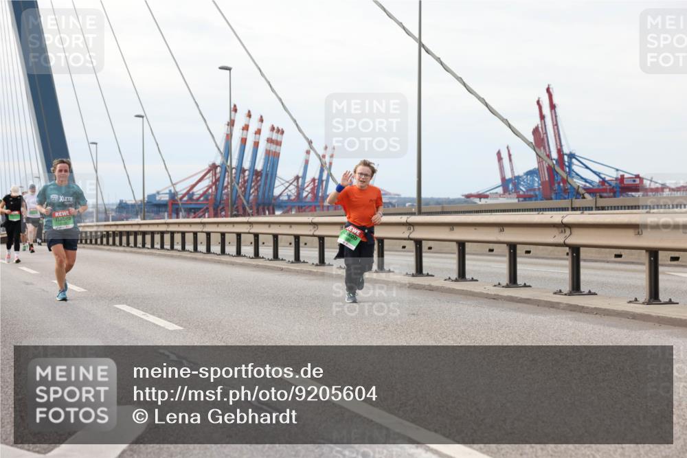 03.10.2025 - Köhlbrandbrückenlauf Lena Gebhardt http://msf.ph/oto/9205604 03.10.2025 16:01:47 Position 2  meine-sportfotos.de