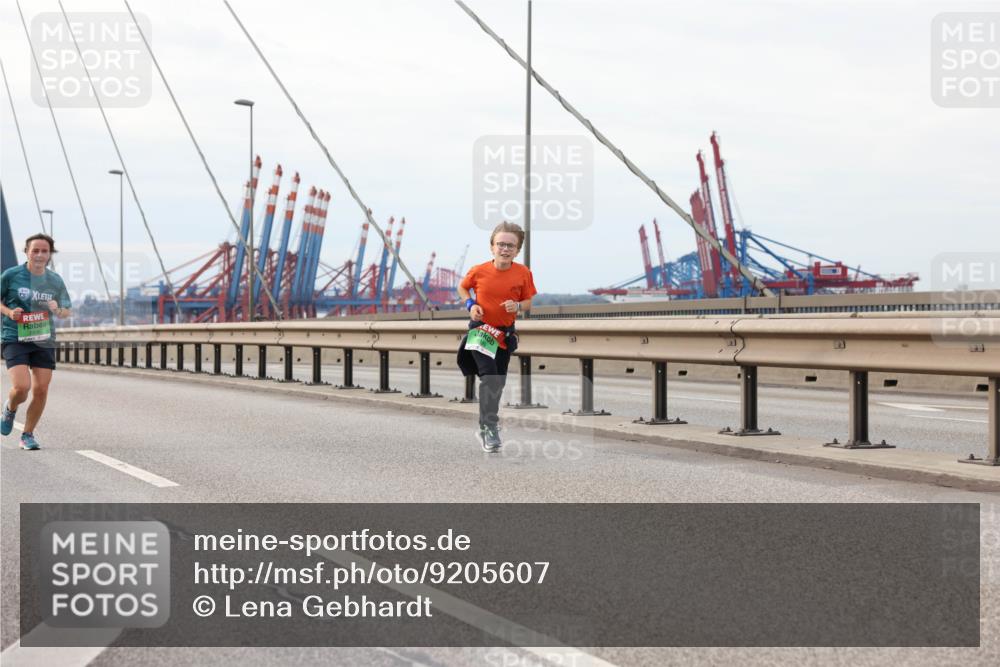 03.10.2025 - Köhlbrandbrückenlauf Lena Gebhardt http://msf.ph/oto/9205607 03.10.2025 16:01:48 Position 2  meine-sportfotos.de