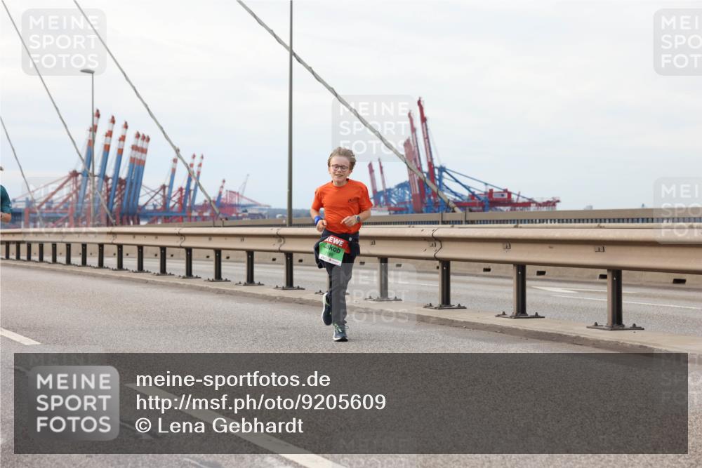 03.10.2025 - Köhlbrandbrückenlauf Lena Gebhardt http://msf.ph/oto/9205609 03.10.2025 16:01:49 Position 2 8189 meine-sportfotos.de