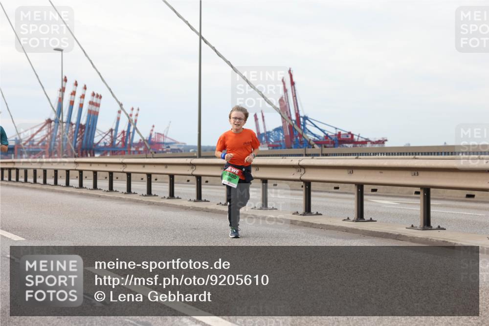 03.10.2025 - Köhlbrandbrückenlauf Lena Gebhardt http://msf.ph/oto/9205610 03.10.2025 16:01:49 Position 2  meine-sportfotos.de