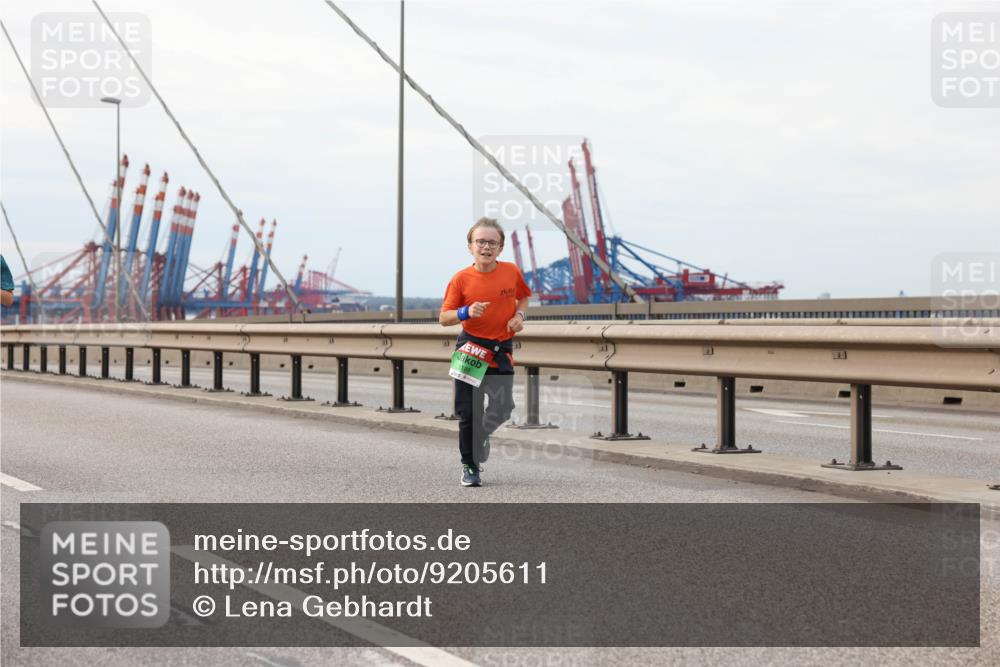 03.10.2025 - Köhlbrandbrückenlauf Lena Gebhardt http://msf.ph/oto/9205611 03.10.2025 16:01:49 Position 2  meine-sportfotos.de