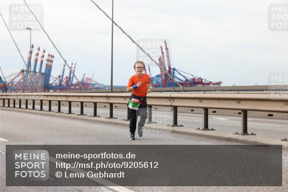 03.10.2025 - Köhlbrandbrückenlauf Lena Gebhardt http://msf.ph/oto/9205612 03.10.2025 16:01:49 Position 2  meine-sportfotos.de