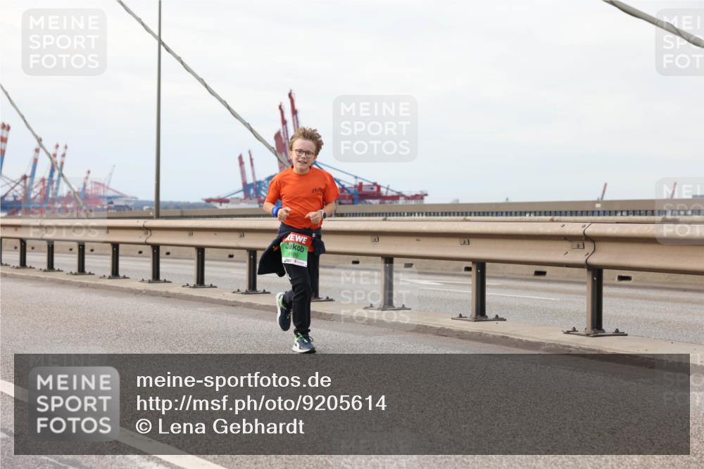 03.10.2025 - Köhlbrandbrückenlauf Lena Gebhardt http://msf.ph/oto/9205614 03.10.2025 16:01:49 Position 2 8189 meine-sportfotos.de