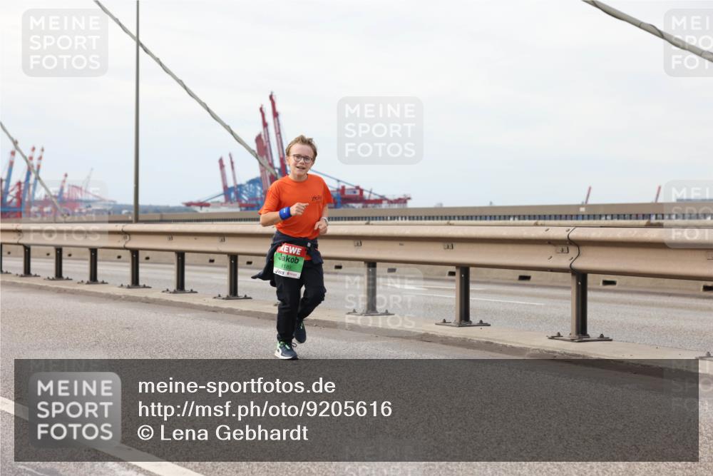 03.10.2025 - Köhlbrandbrückenlauf Lena Gebhardt http://msf.ph/oto/9205616 03.10.2025 16:01:49 Position 2 8189 meine-sportfotos.de