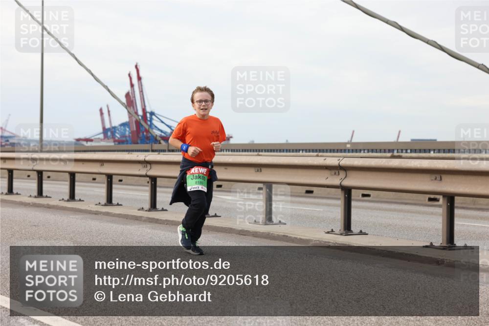 03.10.2025 - Köhlbrandbrückenlauf Lena Gebhardt http://msf.ph/oto/9205618 03.10.2025 16:01:50 Position 2 8189 meine-sportfotos.de