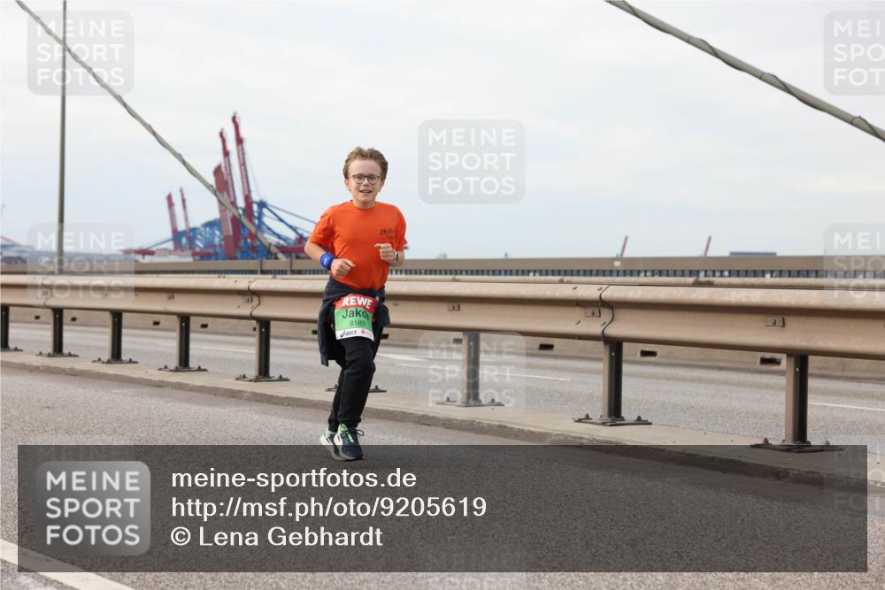 03.10.2025 - Köhlbrandbrückenlauf Lena Gebhardt http://msf.ph/oto/9205619 03.10.2025 16:01:50 Position 2 8189 meine-sportfotos.de