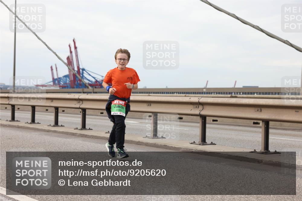 03.10.2025 - Köhlbrandbrückenlauf Lena Gebhardt http://msf.ph/oto/9205620 03.10.2025 16:01:50 Position 2 8189 meine-sportfotos.de