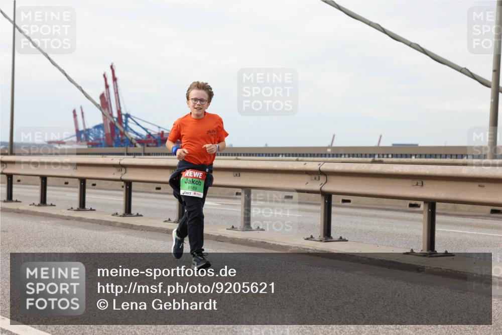 03.10.2025 - Köhlbrandbrückenlauf Lena Gebhardt http://msf.ph/oto/9205621 03.10.2025 16:01:50 Position 2 8189 meine-sportfotos.de