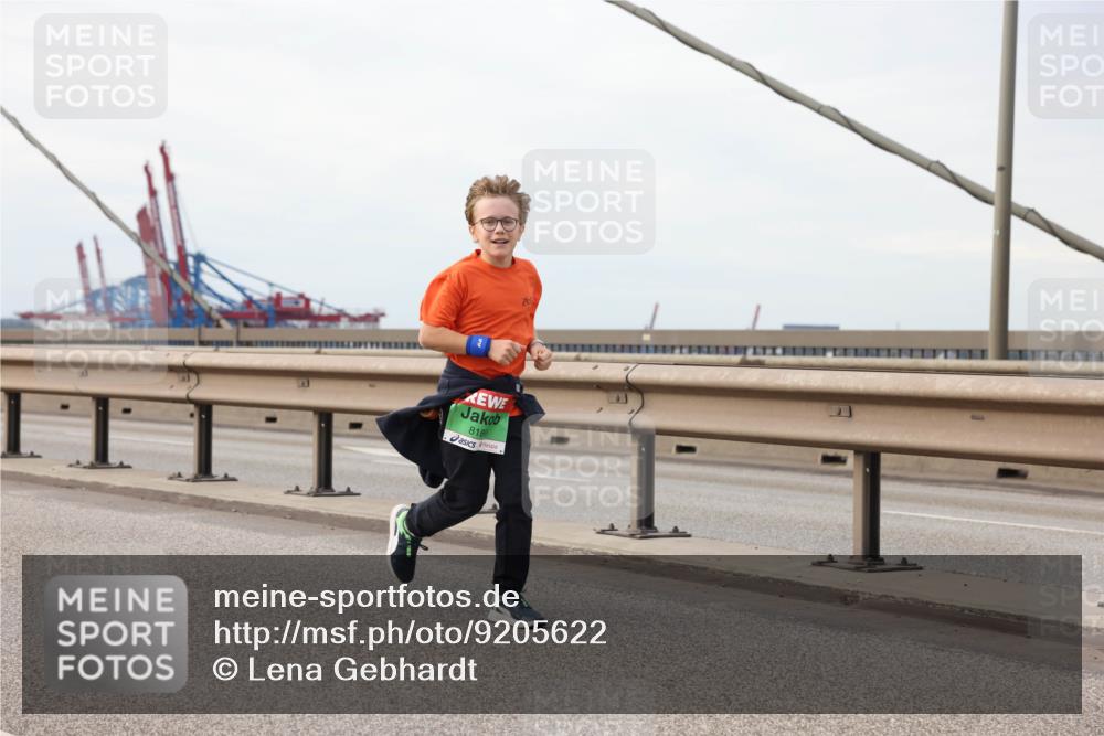 03.10.2025 - Köhlbrandbrückenlauf Lena Gebhardt http://msf.ph/oto/9205622 03.10.2025 16:01:50 Position 2 8189 meine-sportfotos.de