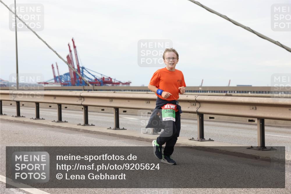 03.10.2025 - Köhlbrandbrückenlauf Lena Gebhardt http://msf.ph/oto/9205624 03.10.2025 16:01:50 Position 2 818 meine-sportfotos.de
