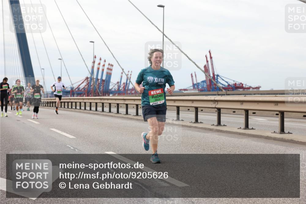03.10.2025 - Köhlbrandbrückenlauf Lena Gebhardt http://msf.ph/oto/9205626 03.10.2025 16:01:51 Position 2 8936 meine-sportfotos.de