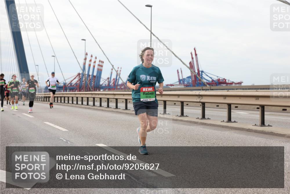 03.10.2025 - Köhlbrandbrückenlauf Lena Gebhardt http://msf.ph/oto/9205627 03.10.2025 16:01:51 Position 2 8936 meine-sportfotos.de