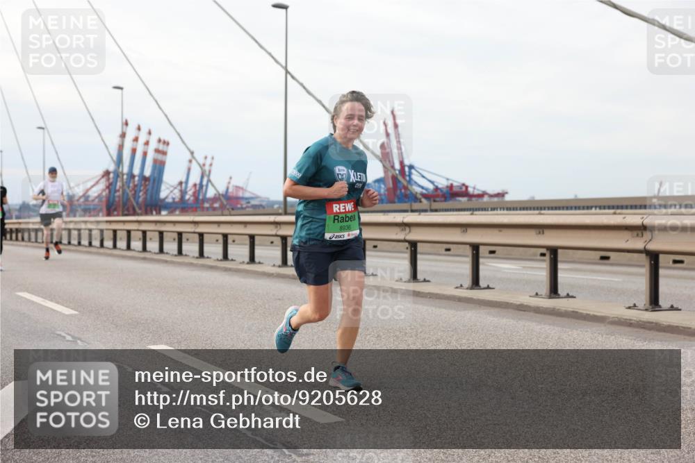 03.10.2025 - Köhlbrandbrückenlauf Lena Gebhardt http://msf.ph/oto/9205628 03.10.2025 16:01:51 Position 2 8936 meine-sportfotos.de