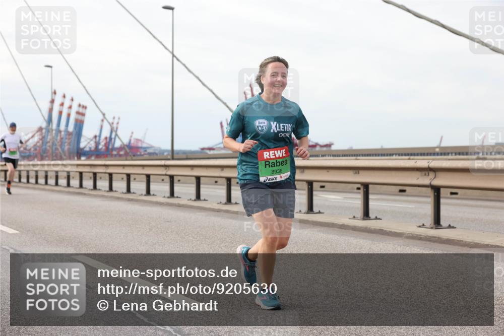 03.10.2025 - Köhlbrandbrückenlauf Lena Gebhardt http://msf.ph/oto/9205630 03.10.2025 16:01:52 Position 2 8936 meine-sportfotos.de