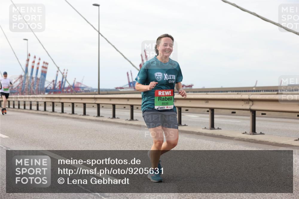 03.10.2025 - Köhlbrandbrückenlauf Lena Gebhardt http://msf.ph/oto/9205631 03.10.2025 16:01:52 Position 2 8936 meine-sportfotos.de