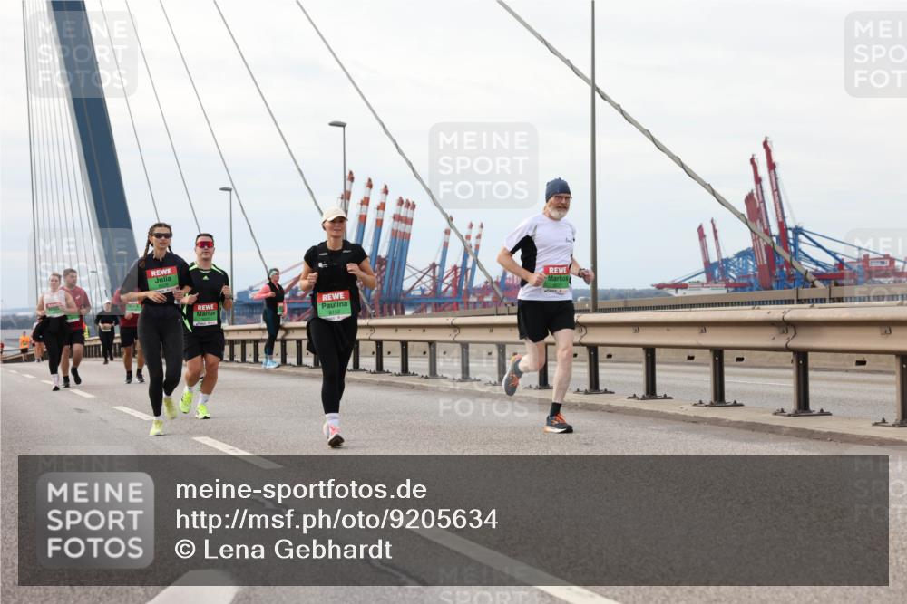03.10.2025 - Köhlbrandbrückenlauf Lena Gebhardt http://msf.ph/oto/9205634 03.10.2025 16:01:55 Position 2 8152 meine-sportfotos.de