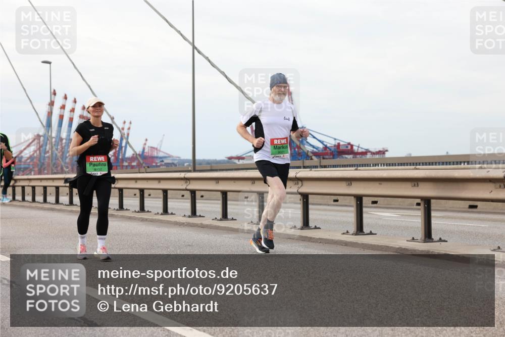 03.10.2025 - Köhlbrandbrückenlauf Lena Gebhardt http://msf.ph/oto/9205637 03.10.2025 16:01:56 Position 2 8152 meine-sportfotos.de