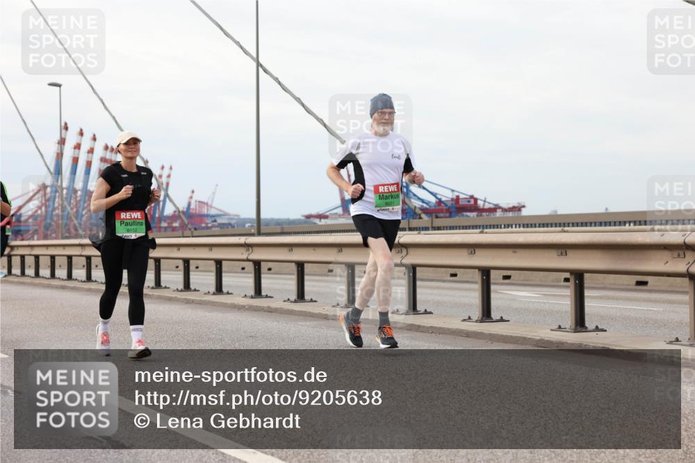 03.10.2025 - Köhlbrandbrückenlauf Lena Gebhardt http://msf.ph/oto/9205638 03.10.2025 16:01:56 Position 2 8152, 8021 meine-sportfotos.de