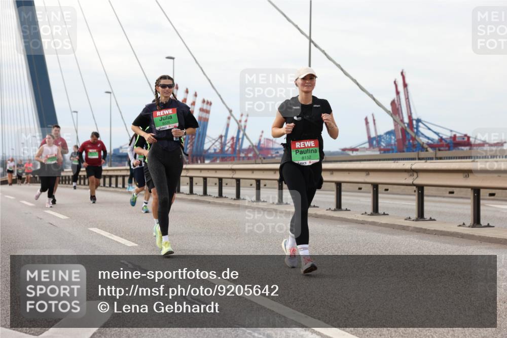 03.10.2025 - Köhlbrandbrückenlauf Lena Gebhardt http://msf.ph/oto/9205642 03.10.2025 16:01:57 Position 2 8226, 8152 meine-sportfotos.de
