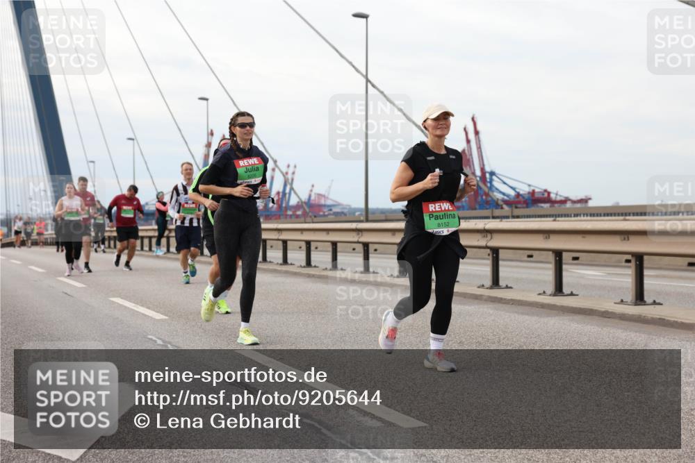 03.10.2025 - Köhlbrandbrückenlauf Lena Gebhardt http://msf.ph/oto/9205644 03.10.2025 16:01:57 Position 2 8226, 8152 meine-sportfotos.de
