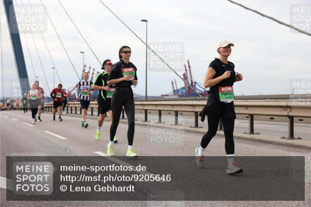 03.10.2025 - Köhlbrandbrückenlauf Lena Gebhardt http://msf.ph/oto/9205646 03.10.2025 16:01:58 Position 2 8152 meine-sportfotos.de