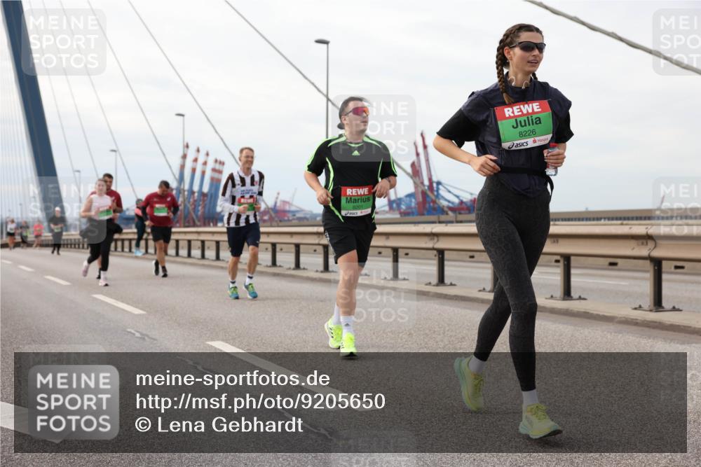 03.10.2025 - Köhlbrandbrückenlauf Lena Gebhardt http://msf.ph/oto/9205650 03.10.2025 16:01:59 Position 2 8201, 8226 meine-sportfotos.de