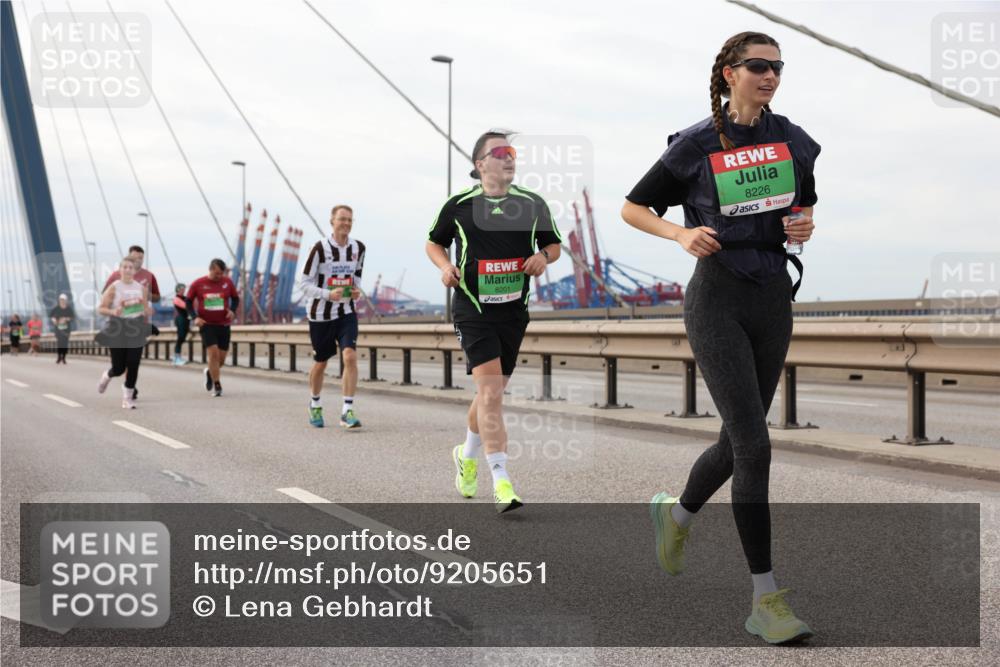 03.10.2025 - Köhlbrandbrückenlauf Lena Gebhardt http://msf.ph/oto/9205651 03.10.2025 16:01:59 Position 2 8201, 8226 meine-sportfotos.de