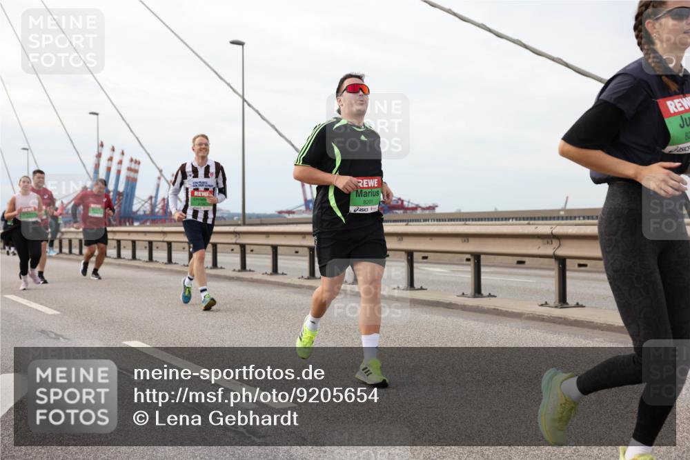03.10.2025 - Köhlbrandbrückenlauf Lena Gebhardt http://msf.ph/oto/9205654 03.10.2025 16:01:59 Position 2 8201, 82 meine-sportfotos.de