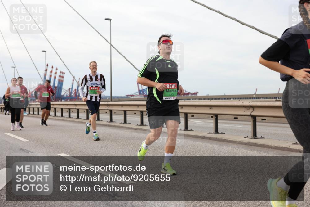 03.10.2025 - Köhlbrandbrückenlauf Lena Gebhardt http://msf.ph/oto/9205655 03.10.2025 16:01:59 Position 2 8201 meine-sportfotos.de