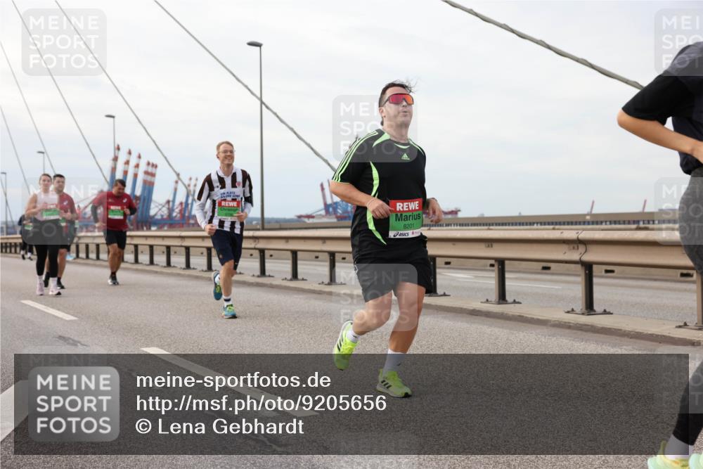 03.10.2025 - Köhlbrandbrückenlauf Lena Gebhardt http://msf.ph/oto/9205656 03.10.2025 16:01:59 Position 2 8201 meine-sportfotos.de