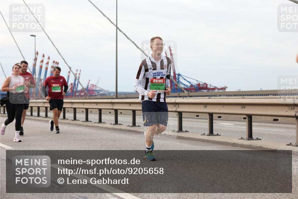 03.10.2025 - Köhlbrandbrückenlauf Lena Gebhardt http://msf.ph/oto/9205658 03.10.2025 16:02:00 Position 2 8736 meine-sportfotos.de