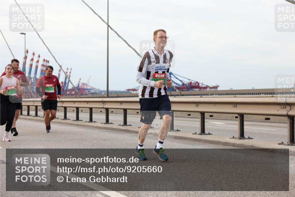 03.10.2025 - Köhlbrandbrückenlauf Lena Gebhardt http://msf.ph/oto/9205660 03.10.2025 16:02:00 Position 2  meine-sportfotos.de