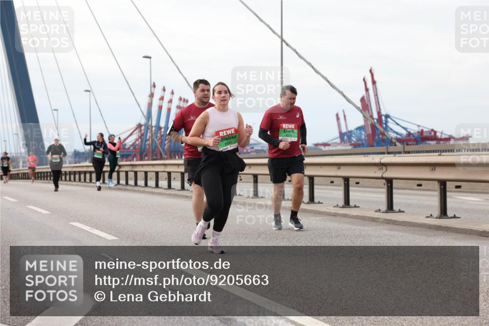 03.10.2025 - Köhlbrandbrückenlauf Lena Gebhardt http://msf.ph/oto/9205663 03.10.2025 16:02:02 Position 2 8400, 9270 meine-sportfotos.de