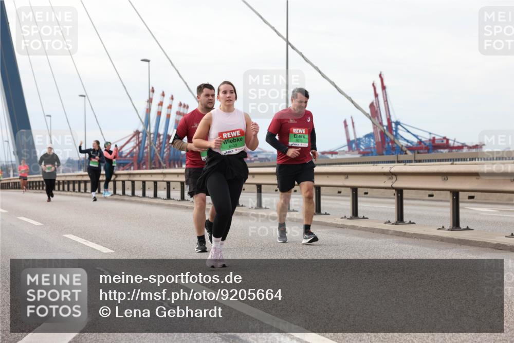 03.10.2025 - Köhlbrandbrückenlauf Lena Gebhardt http://msf.ph/oto/9205664 03.10.2025 16:02:02 Position 2 8400, 9270 meine-sportfotos.de