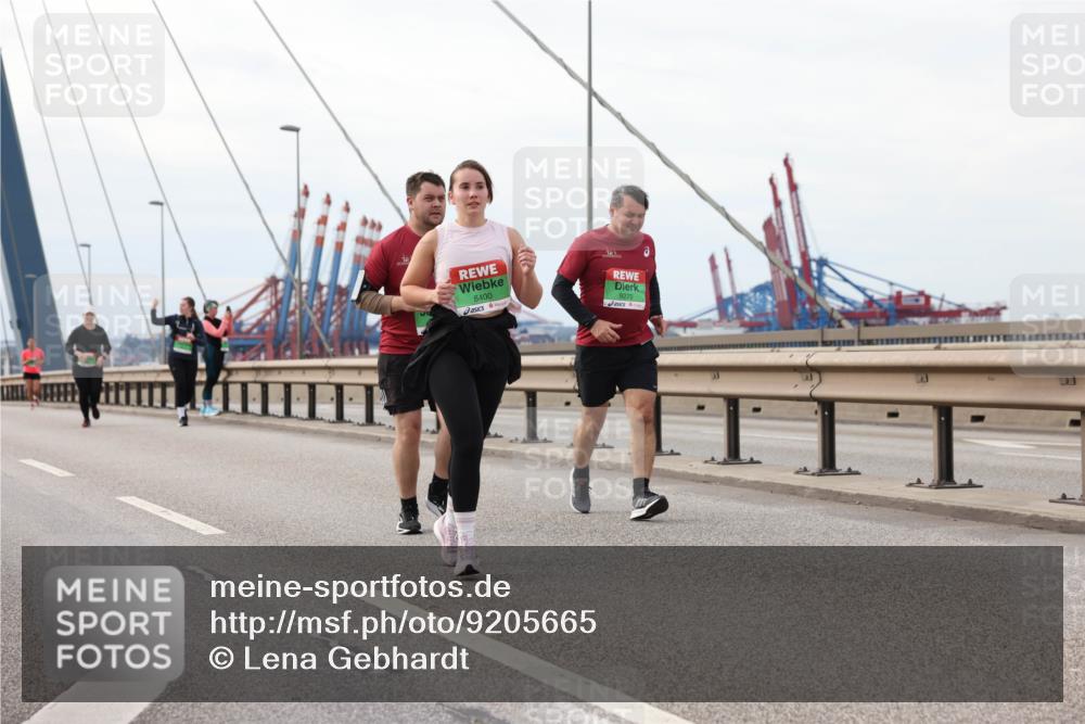 03.10.2025 - Köhlbrandbrückenlauf Lena Gebhardt http://msf.ph/oto/9205665 03.10.2025 16:02:02 Position 2 8400, 9270 meine-sportfotos.de