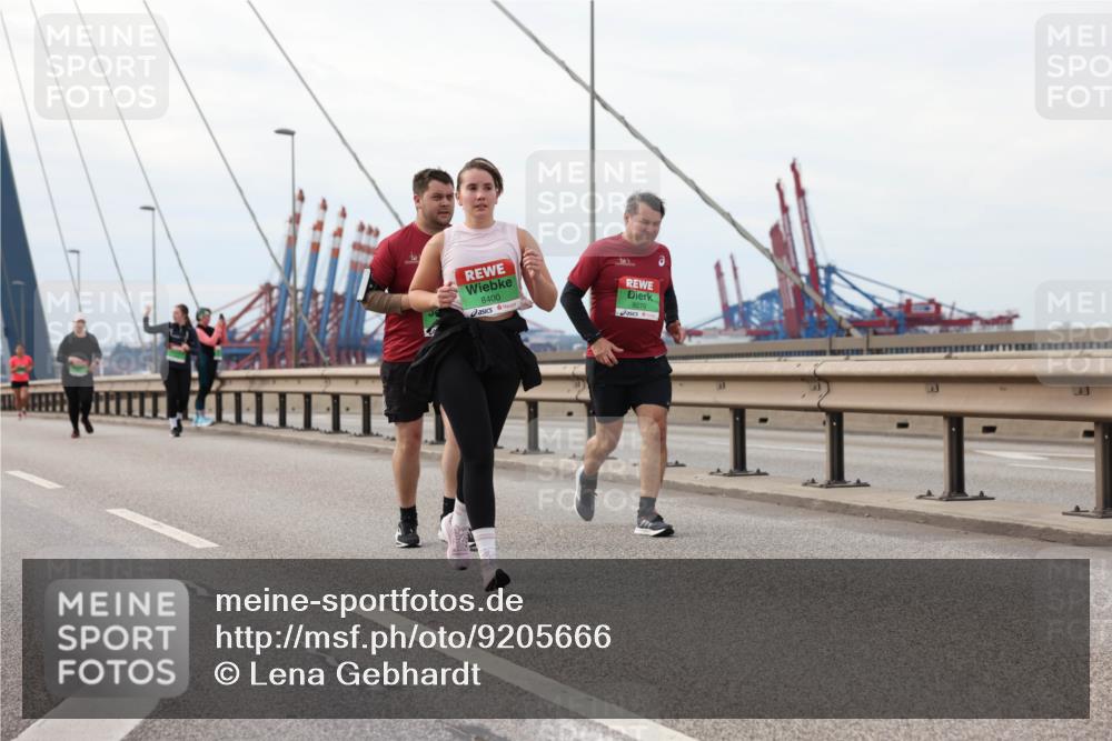 03.10.2025 - Köhlbrandbrückenlauf Lena Gebhardt http://msf.ph/oto/9205666 03.10.2025 16:02:02 Position 2 8400, 9270 meine-sportfotos.de