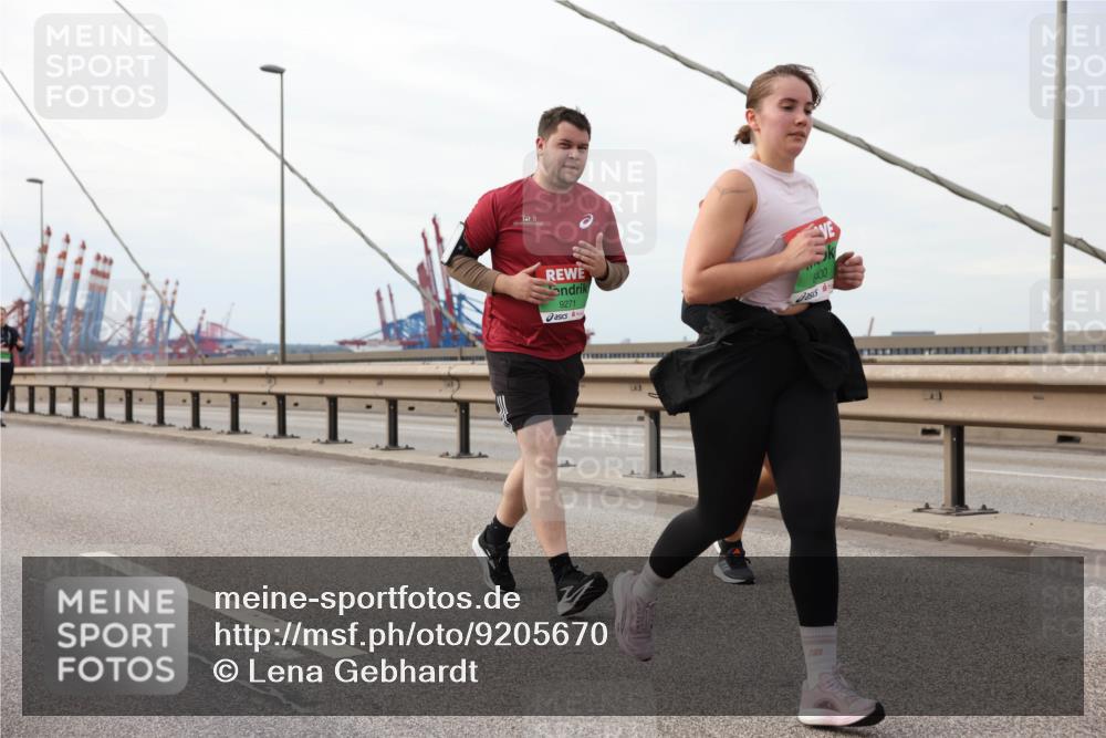 03.10.2025 - Köhlbrandbrückenlauf Lena Gebhardt http://msf.ph/oto/9205670 03.10.2025 16:02:04 Position 2 9271, 8400 meine-sportfotos.de