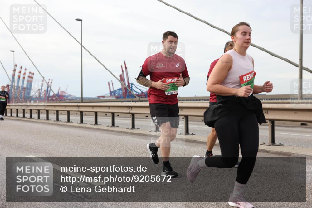 03.10.2025 - Köhlbrandbrückenlauf Lena Gebhardt http://msf.ph/oto/9205672 03.10.2025 16:02:04 Position 2 9271, 111 meine-sportfotos.de
