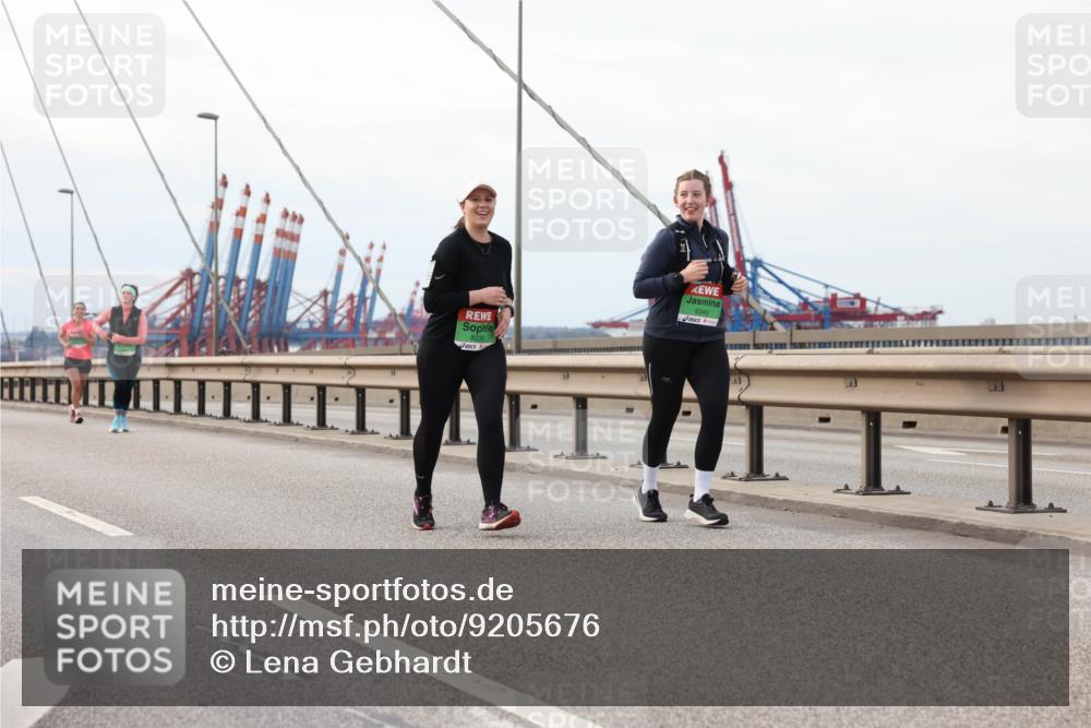 03.10.2025 - Köhlbrandbrückenlauf Lena Gebhardt http://msf.ph/oto/9205676 03.10.2025 16:02:10 Position 2 8343 meine-sportfotos.de