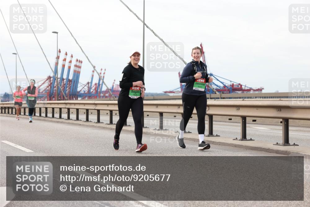 03.10.2025 - Köhlbrandbrückenlauf Lena Gebhardt http://msf.ph/oto/9205677 03.10.2025 16:02:10 Position 2 8343 meine-sportfotos.de