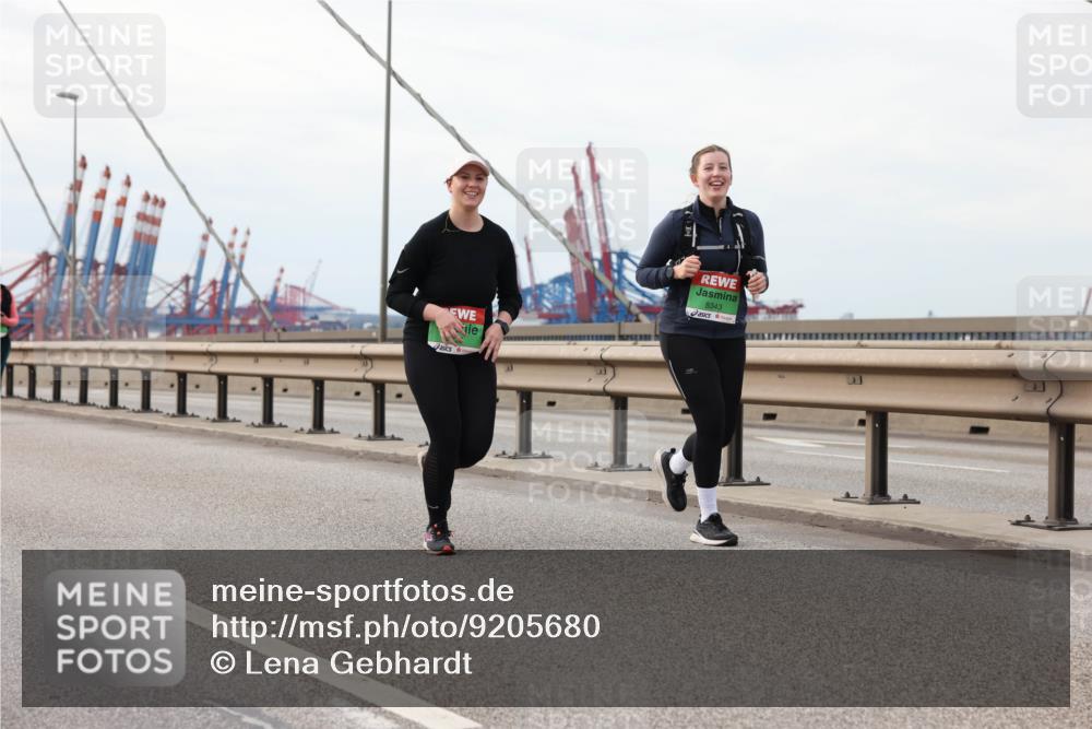 03.10.2025 - Köhlbrandbrückenlauf Lena Gebhardt http://msf.ph/oto/9205680 03.10.2025 16:02:10 Position 2 8343 meine-sportfotos.de