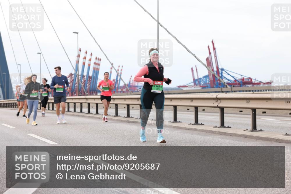 03.10.2025 - Köhlbrandbrückenlauf Lena Gebhardt http://msf.ph/oto/9205687 03.10.2025 16:02:15 Position 2 8320 meine-sportfotos.de